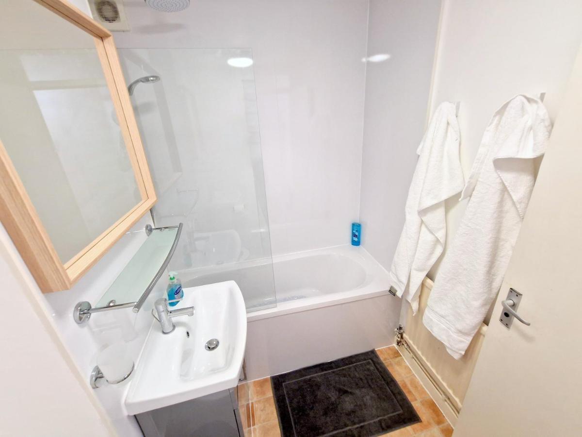 Flat In Battersea, 5 Minutes From Clapham Junction Station Apartamento Londres Exterior foto