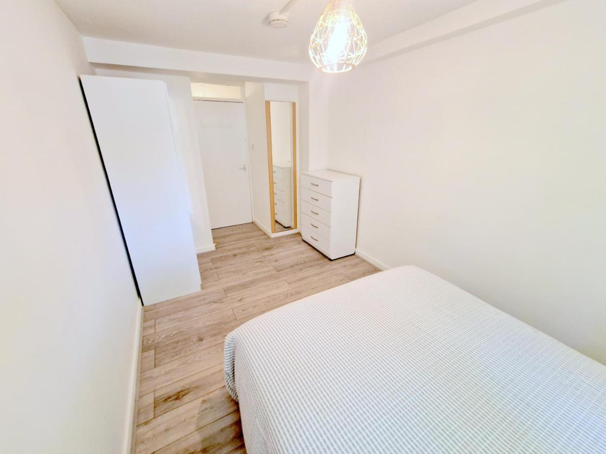 Flat In Battersea, 5 Minutes From Clapham Junction Station Apartamento Londres Exterior foto